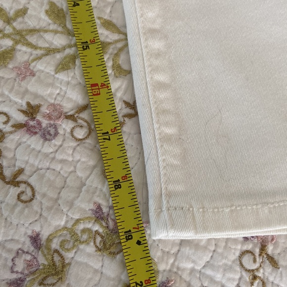 Suzanne Betro high waisted white Capri in size 8 - Picture 13 of 13